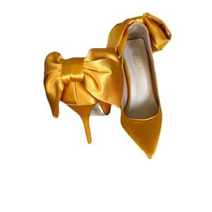 Women's Azalea Wang Gold Back Bow Heels Size 6 Fancy